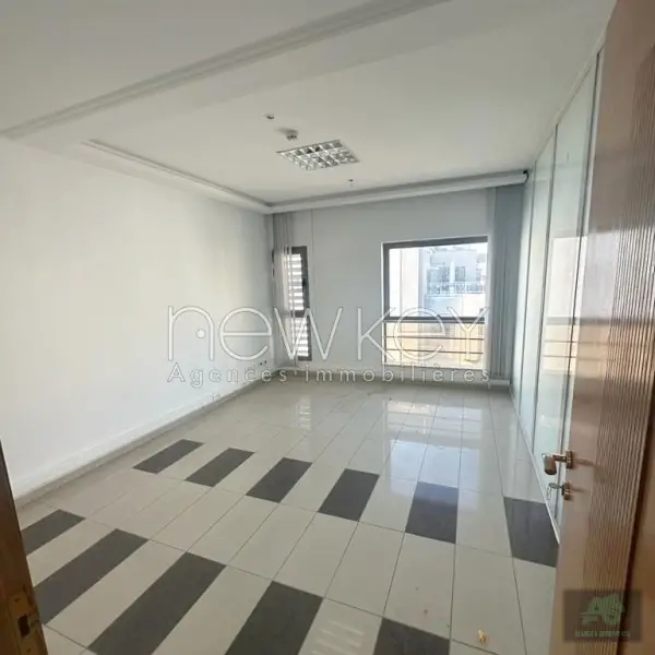 Etage de bureaux de 700m² à louer aux Berges du Lac 1