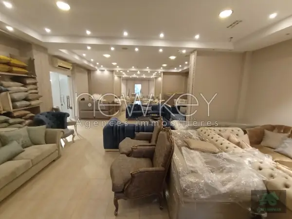Un fonds de commerce à vendre sur l'artère principale de La Soukra