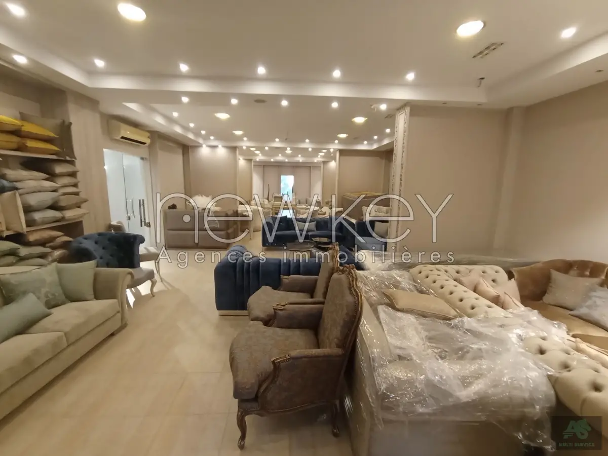 Un fonds de commerce à vendre sur l'artère principale de La Soukra