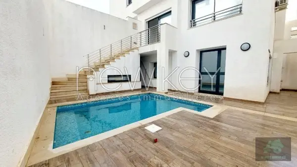 Coquette villa s+4 à Gammarth