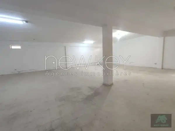 Un Dépôt de 400 m² à louer à La Soukra