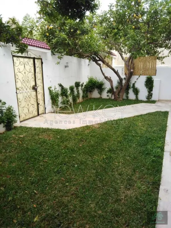 Rez De Chaussez de villa s+3 à la marsa