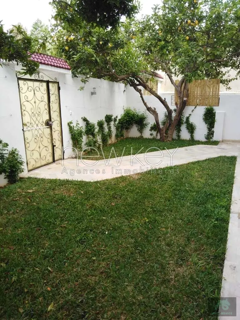 Rez De Chaussez de villa s+3 à la marsa