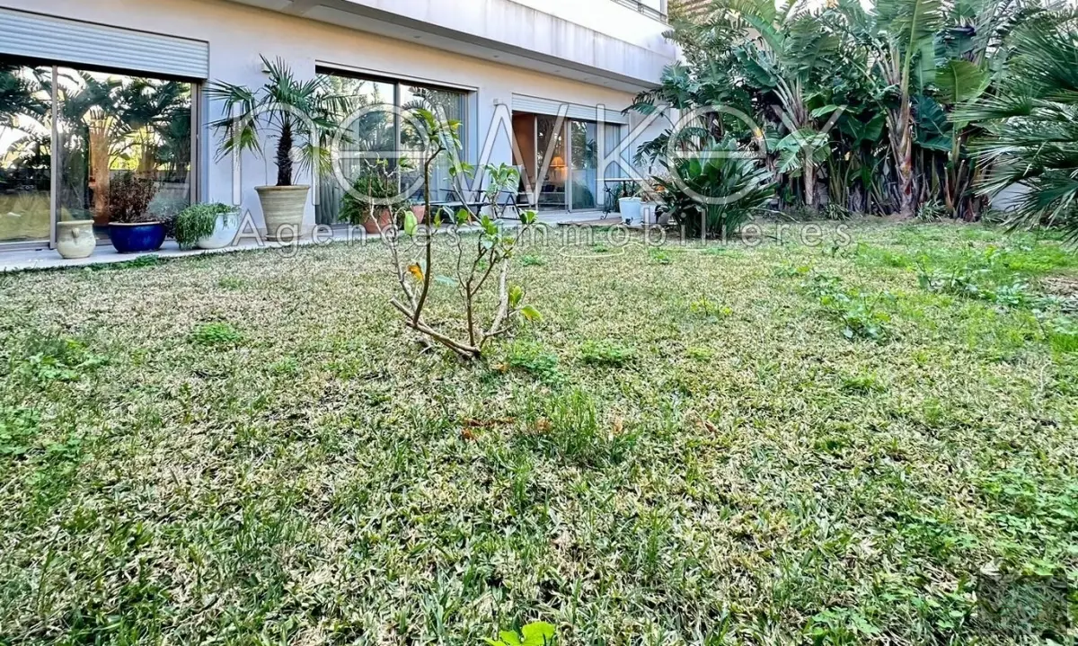Magnifique appartement s+3 avec jardin à Gammarth