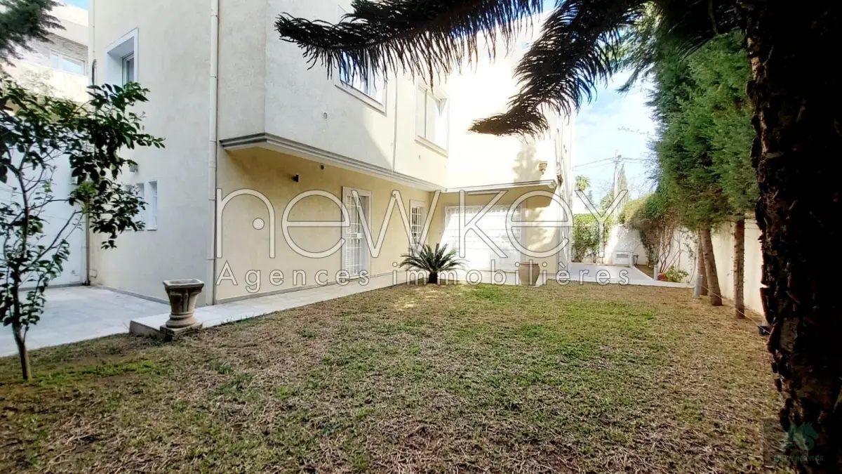 Villa s+4 à la Marsa