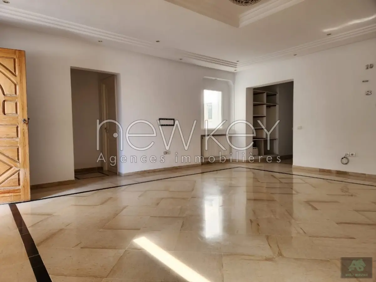 Etage de villa s+3 à la Marsa