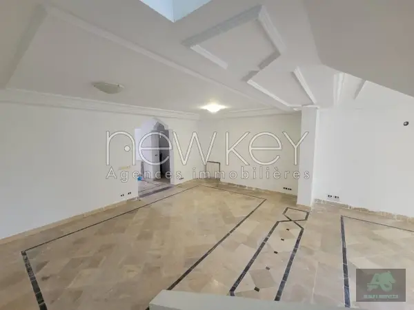 Un Duplex avec jardin à louer à La Soukra
