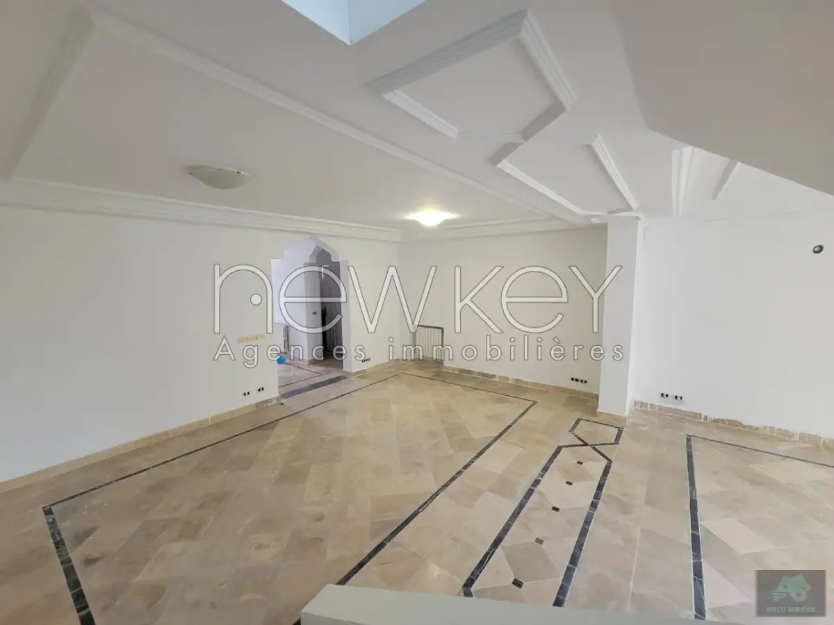 Un Duplex avec jardin à louer à La Soukra