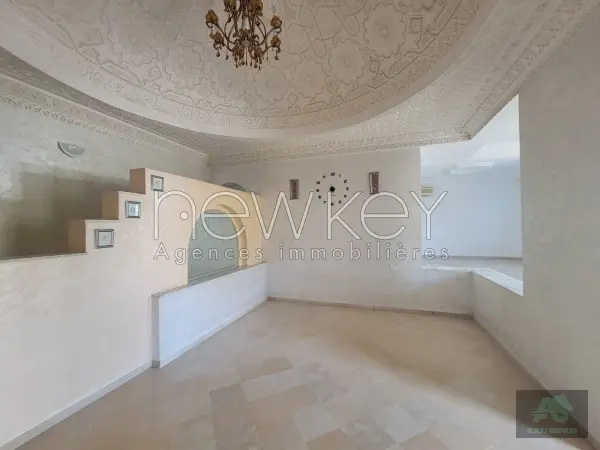 Un Etage de villa S+3 à louer à Ain Zaghouan Nord