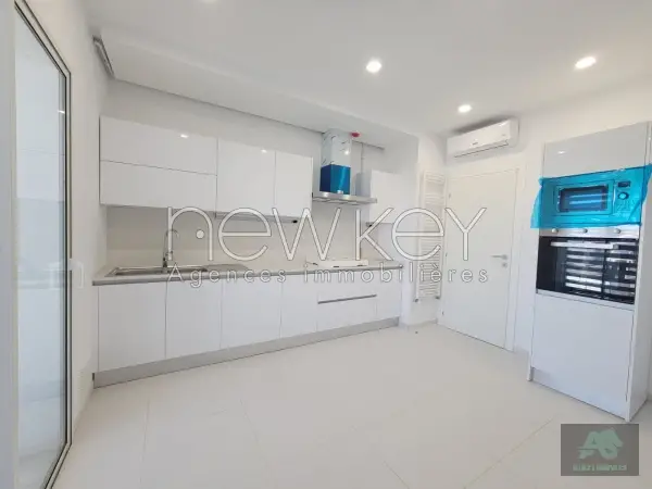 Un Appartement S+3 à vendre à La Soukra