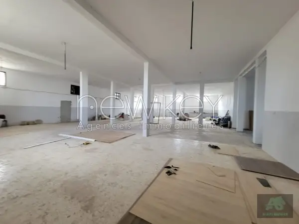 Un dépôt de 800 m2 à Louer à la Soukra