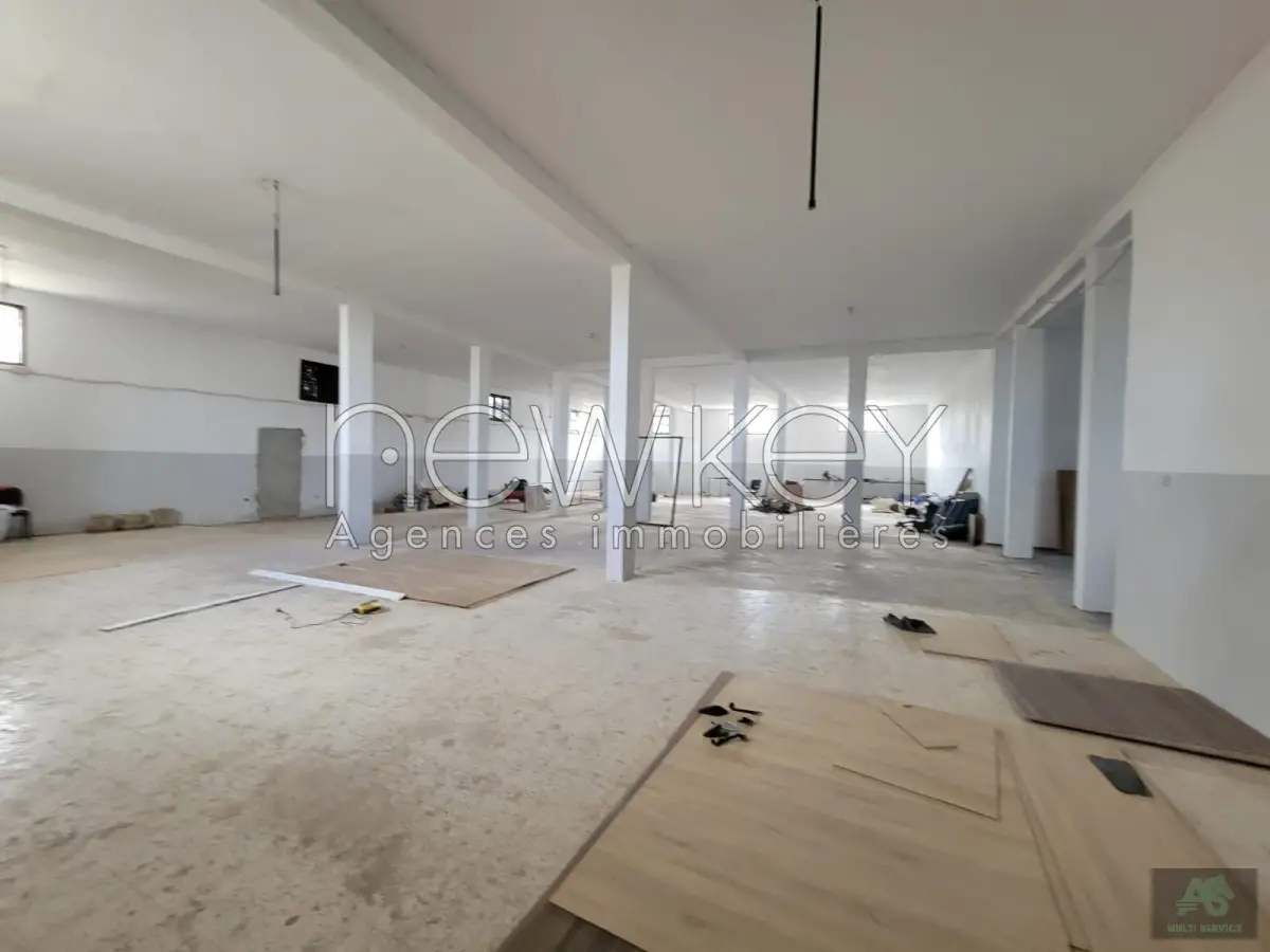 Un dépôt de 800 m2 à Louer à la Soukra
