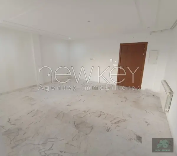 Appartement S+2 à usage d'habitation ou bureautique à vendre à La Soukra