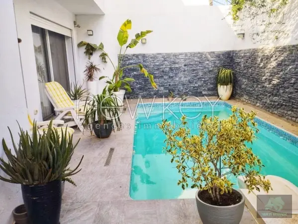 Une Superbe Villa S+3 avec piscine à vendre à La Soukra