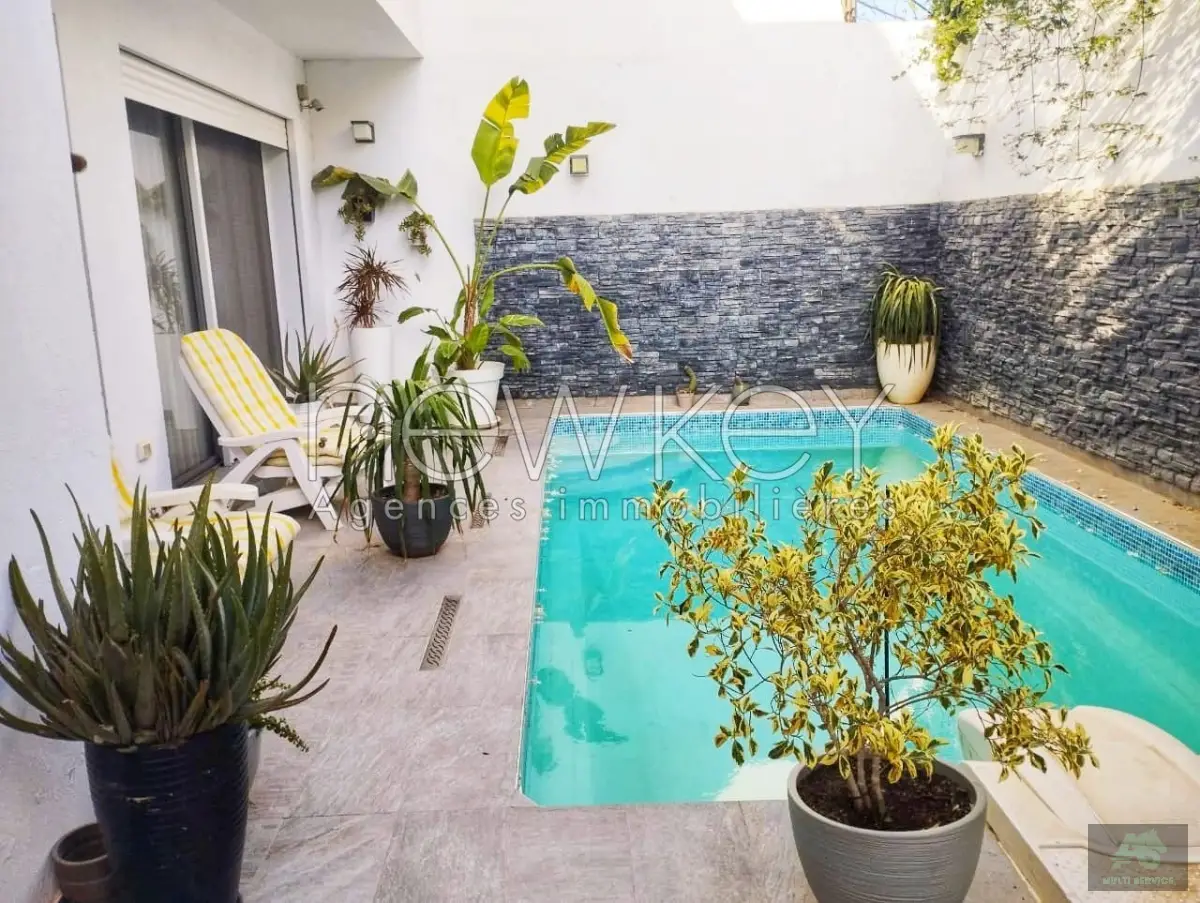 Une Superbe Villa S+3 avec piscine à vendre à La Soukra