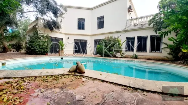 Magnifique villa S+5 à la Marsa