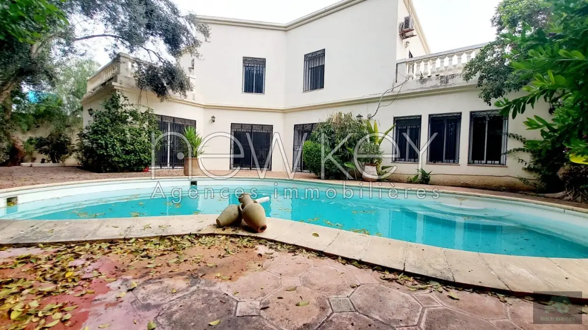 Magnifique villa S+5 à la Marsa