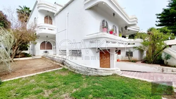 Villa S+5 vide ou meublée à Gammarth