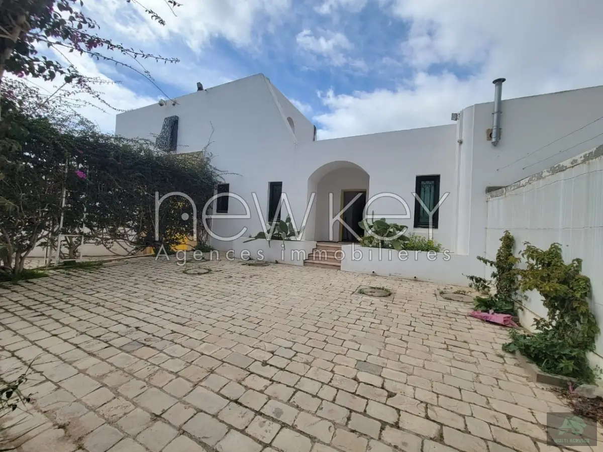 Une Maisonnette S+2 à louer à La Soukra