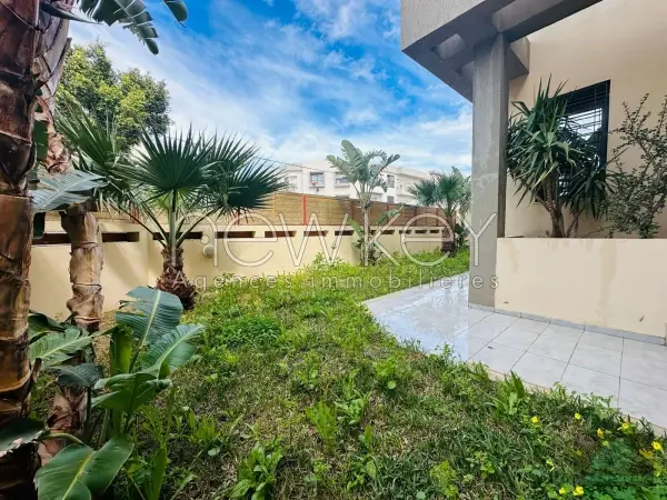 Un Appartement S+4 avec jardin à louer à La Soukra