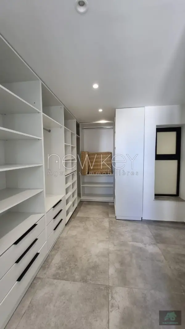 Magnifique triplex s+4 à Gammarth