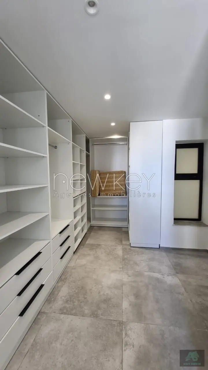 Magnifique triplex s+4 à Gammarth