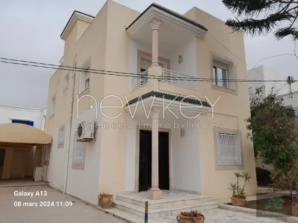 Une villa indépendante à la Marsa