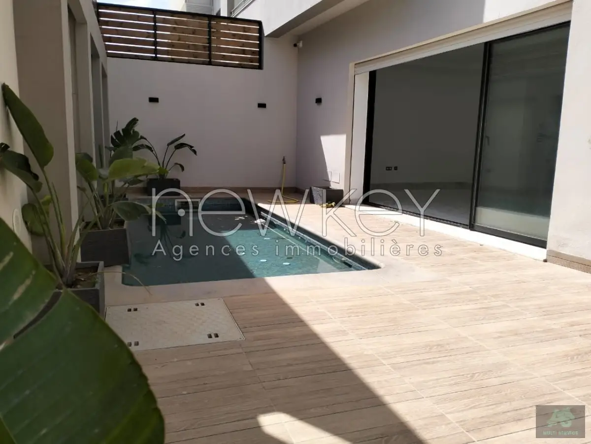 Villa S+5 avec piscine à louer aux jardins de Carthage.