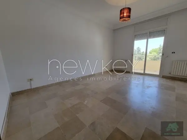 Un Appartement S+3 à louer à La Soukra