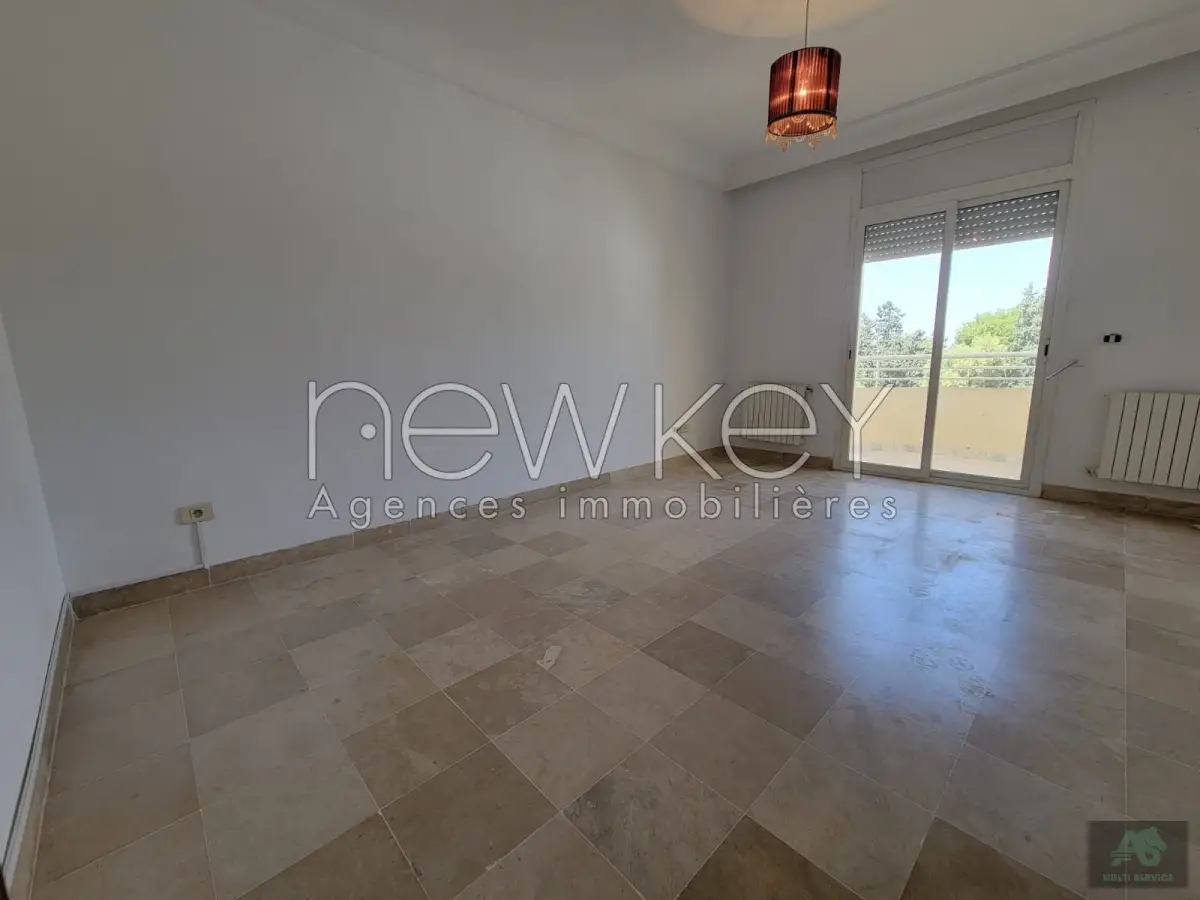 Un Appartement S+3 à louer à La Soukra