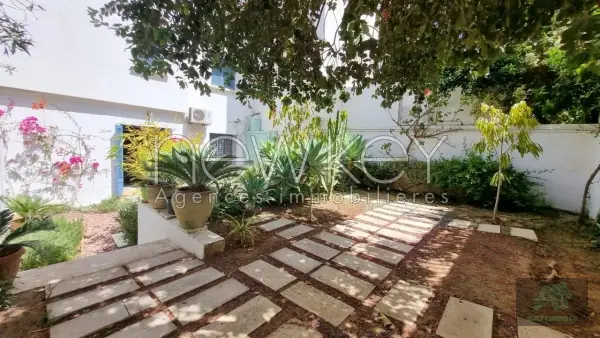 Beau duplex S+2 meublé à Gammarth