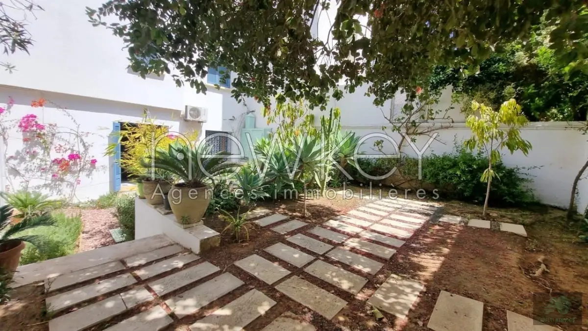 Beau duplex S+2 meublé à Gammarth