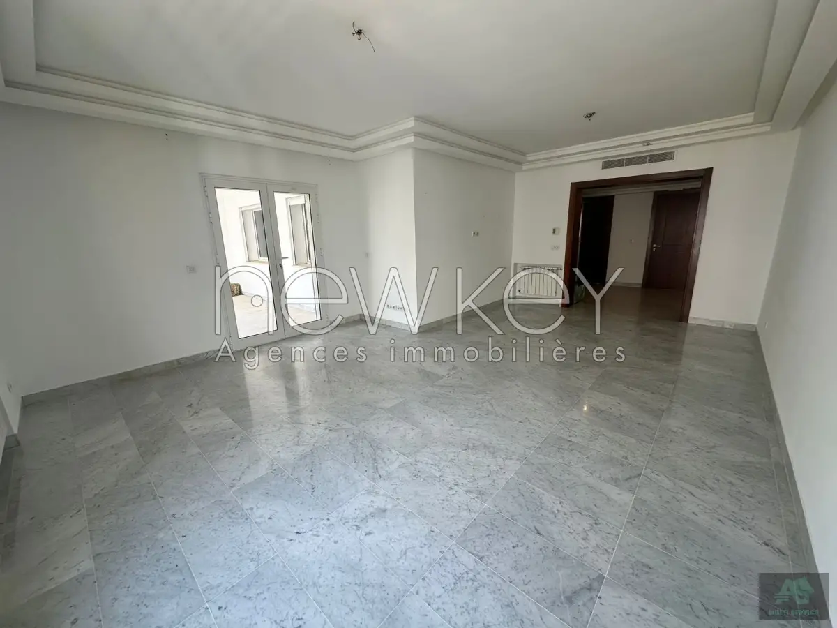 Appartement S3 avec chambre de service à louer aux Jardins de Carthage