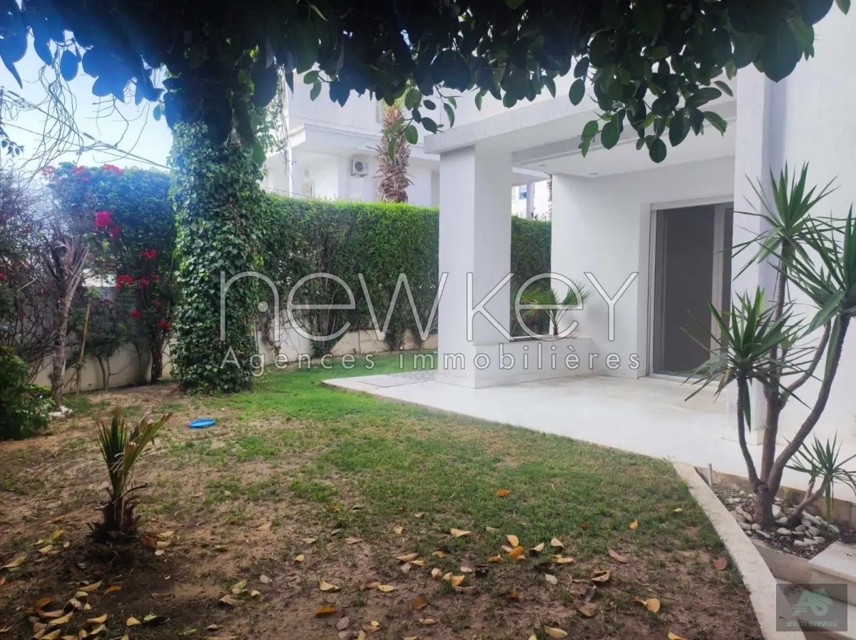 villa s+4 à la marsa