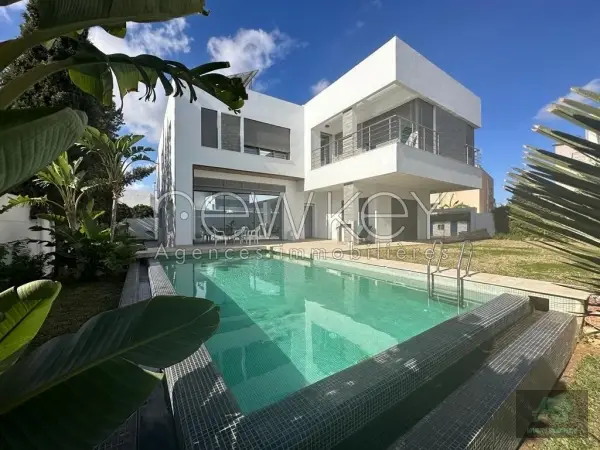 Villa moderne avec piscine et jardin à vendre aux Jardins de Carthage