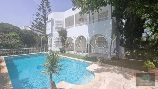 Villa s+5 avec piscine à Gammarth