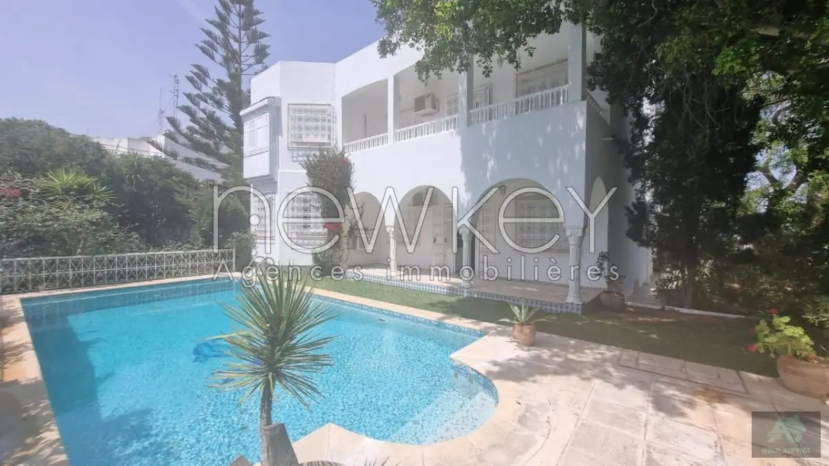 Villa s+5 avec piscine à Gammarth