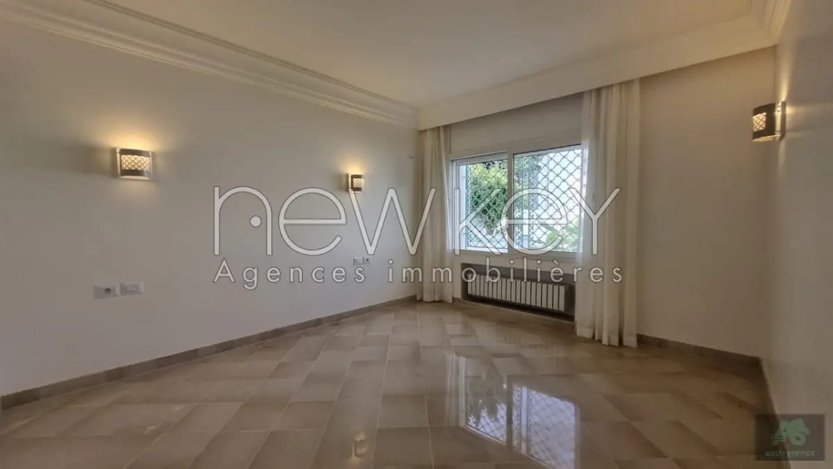 Villa s+5 à la Marsa vue Mer