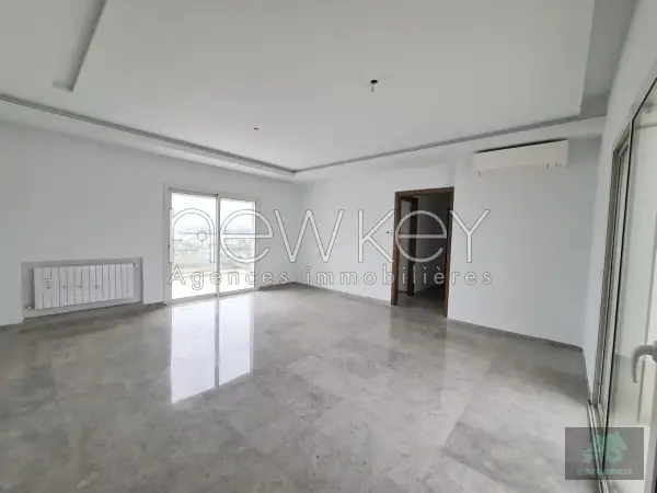 Appartement S+3 avec vue dégagée à louer aux jardins de Carthage