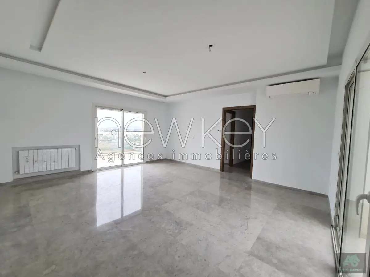 Appartement S+3 avec vue dégagée à louer aux jardins de Carthage