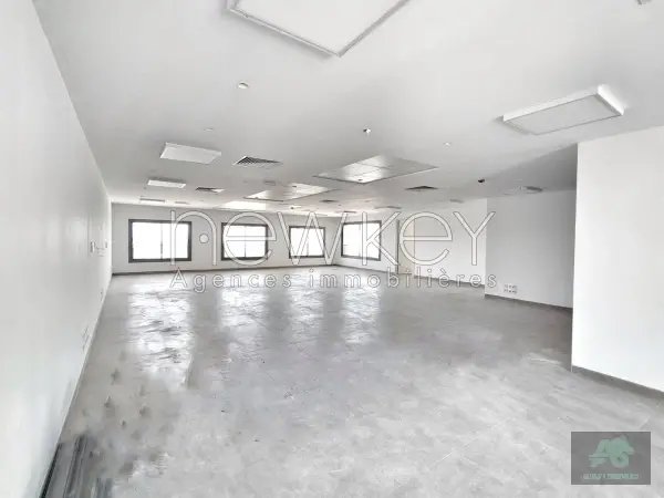 Open-space neuf de 293m² à louer aux Jardins de Carthage