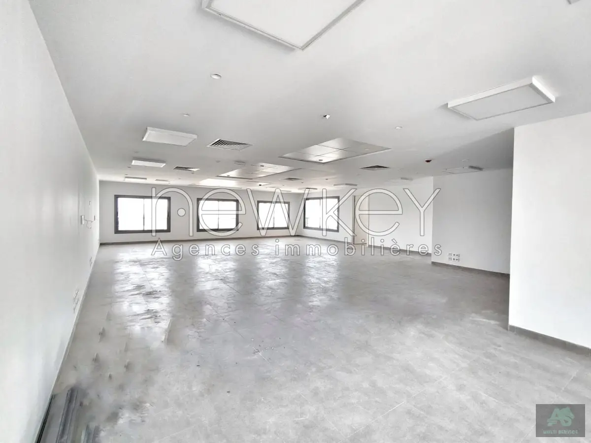 Open-space neuf de 293m² à louer aux Jardins de Carthage