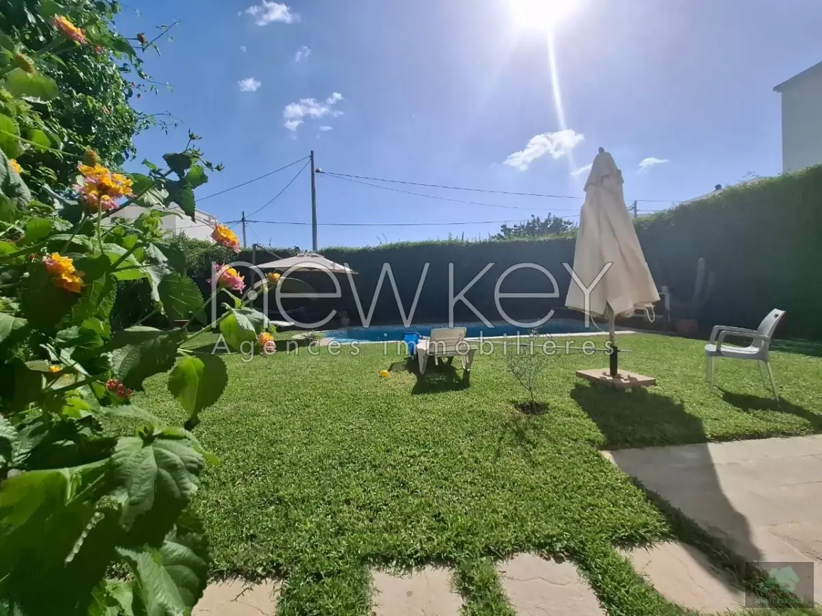 Un Duplex S+3 avec piscine à La Soukra