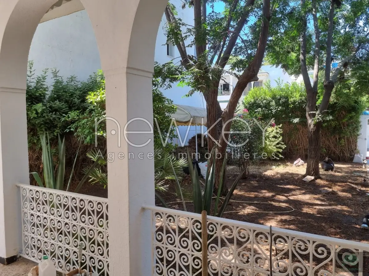 Rez de chaussée de villa S+4 à la Marsa