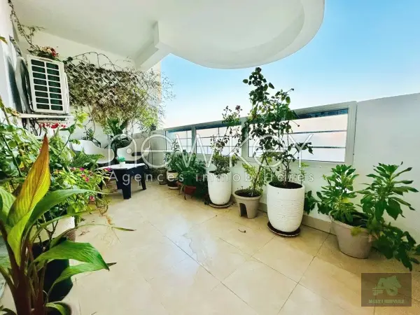 Un Superbe Appartement S+4 à vendre à La Soukra