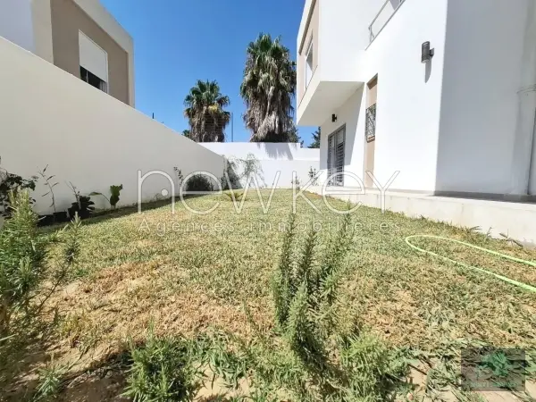 Une Villa en cours de finition S+3 à vendre à La Soukra