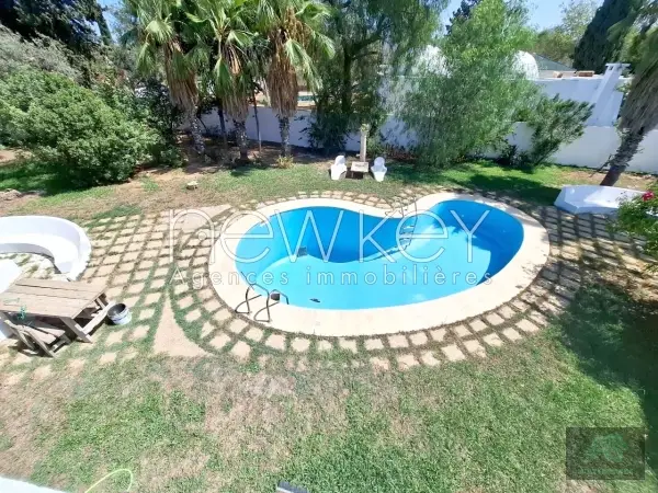 Une Villa de Maître à louer à La Soukra