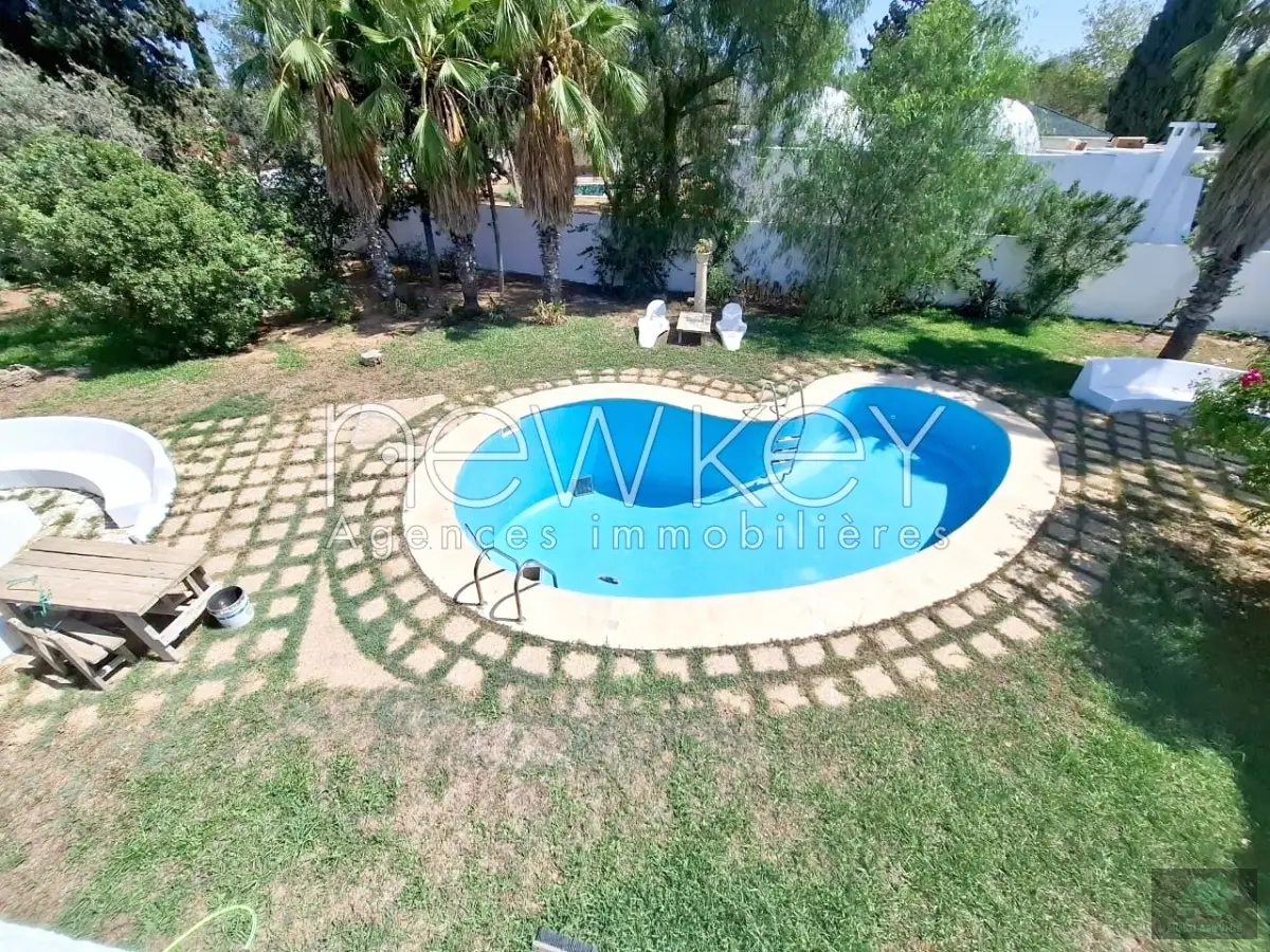 Une Villa de Maître à louer à La Soukra