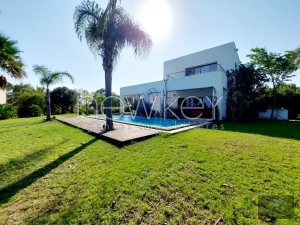une magnifique villa meublée à gammarth