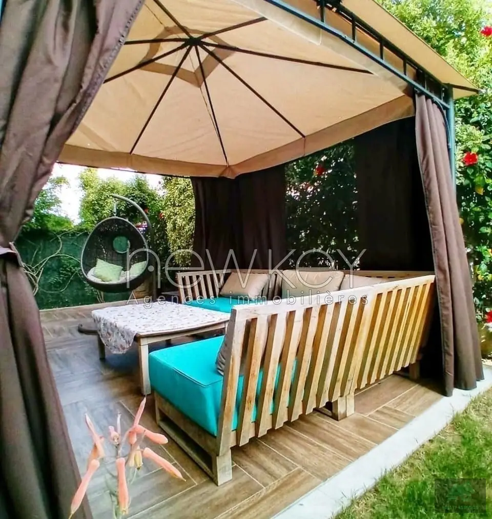 Un Appartement S+4 avec jardin à vendre à L'Aouina